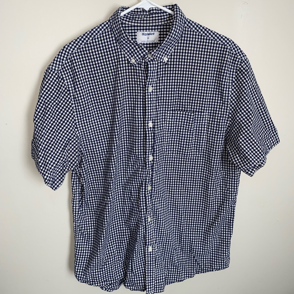 Old Navy Men’s Casual button down T-Shirt. Size XL. Navy blue & White Plad.